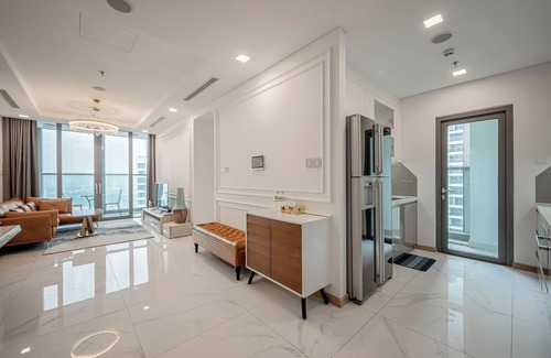Hang Xanh Hotel | Isabelle Luxury inside Landmark 81 Tower