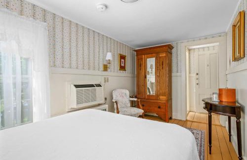 Dennis Hotel | Isaiah Hall Inn