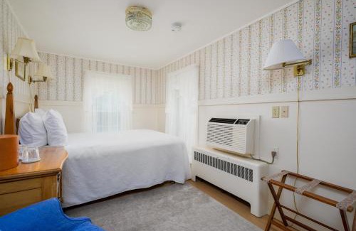 Dennis Hotel | Isaiah Hall Inn