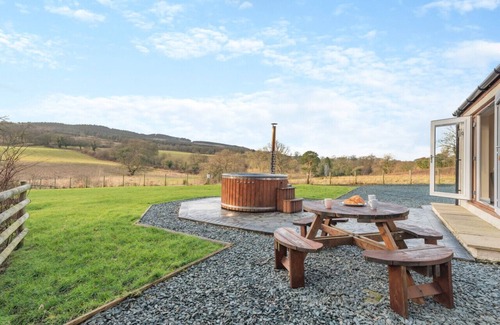Cockermouth House | Isel Gate Cottage - Three Bedroom House, Sleeps 6