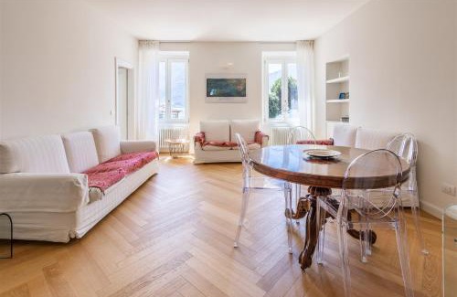Lovere Old Town Apartment | IseoLakeRental - La Terrazza sul Porto