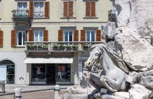 Lovere Old Town Apartment | IseoLakeRental - La Terrazza sul Porto