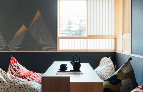 Kanazawa Apartment | Ishizue TABI-NE