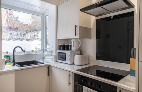 Burnley House | Isimi Burnley 3 bedroom modern house, free parking