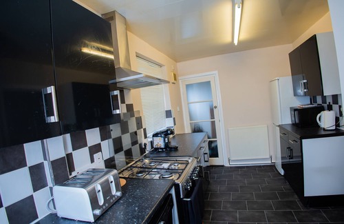 Manchester House | Isinmi Home - Close to MCR City