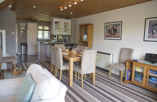 South Cerney House | Isis Lake 07, Carpe Diem