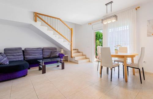Miami Platja House | Isla Bonita