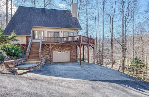Waynesville House | Isla View - 3 bedroom contemporary home close to Waynesville, NC, WiFi, AC.