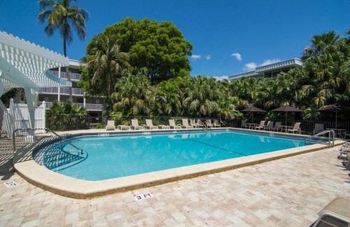 Sanibel House | Island Beach Club #220B
