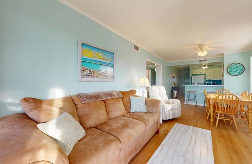 Atlantic Beach Apartment | Island Beach & Racquet Club H 201- Pelican Crossing
