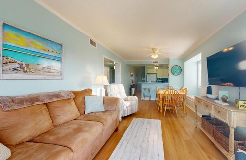 Atlantic Beach Apartment | Island Beach & Racquet Club H 201- Pelican Crossing