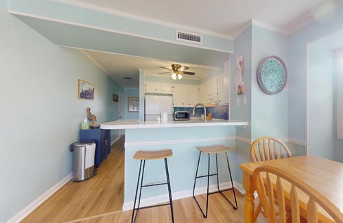 Atlantic Beach Apartment | Island Beach & Racquet Club H 201- Pelican Crossing