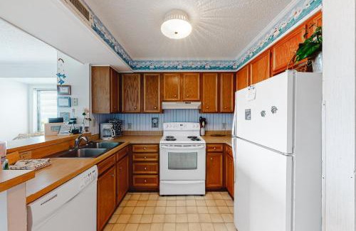 Atlantic Beach Apartment | Island Beach & Racquet Club B206
