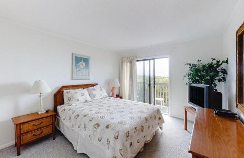 Atlantic Beach Apartment | Island Beach & Racquet Club B206