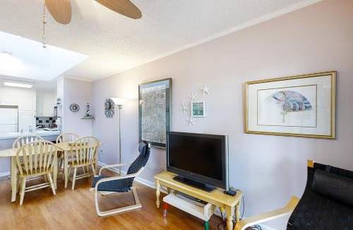 Atlantic Beach Apartment | Island Beach & Racquet Club H304