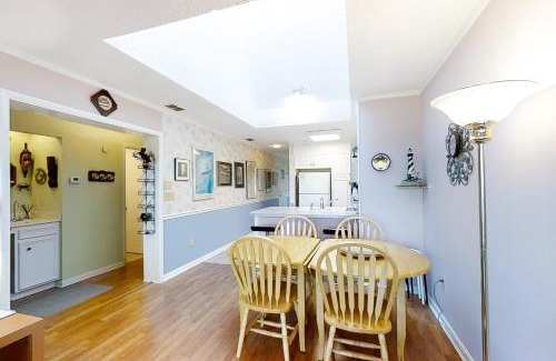 Atlantic Beach Apartment | Island Beach & Racquet Club H304