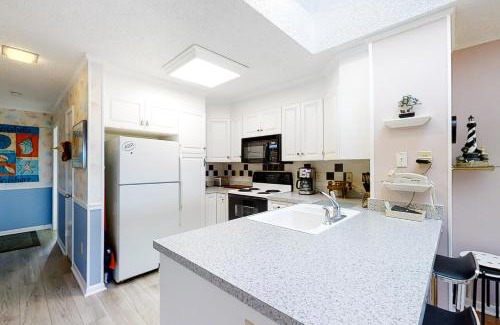 Atlantic Beach Apartment | Island Beach & Racquet Club H304