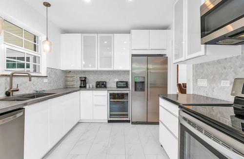 Florida North Atlantic Coast House | Island Bliss Manor + Private Beach Access!