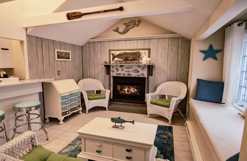 Fairhaven Cottage | Island Breeze Cottage on West Island, just a short walk to several beaches.