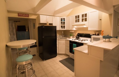Fairhaven Cottage | Island Breeze Cottage on West Island, just a short walk to several beaches.