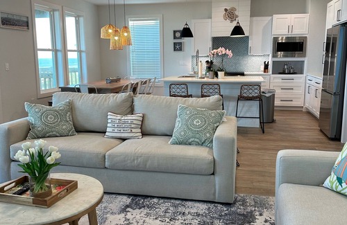Freeport House | Island Breeze - Sleeps 18 - Brand New Spacious 5-Bedroom Beach Front House