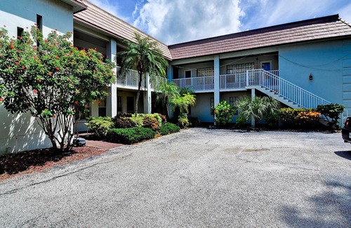 Island Estate Condo | Island Flat 103 Charming Condo