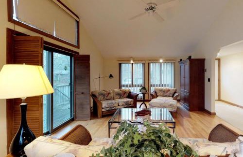 Oak Bluffs House | Island Getaway