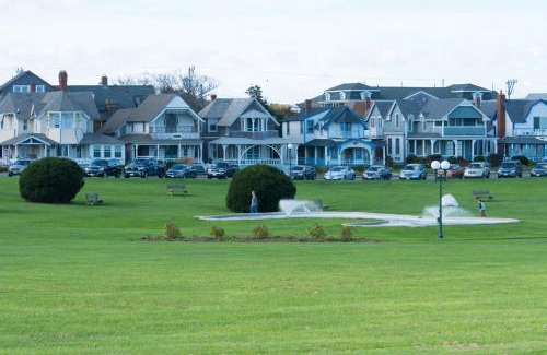 Oak Bluffs House | Island Getaway