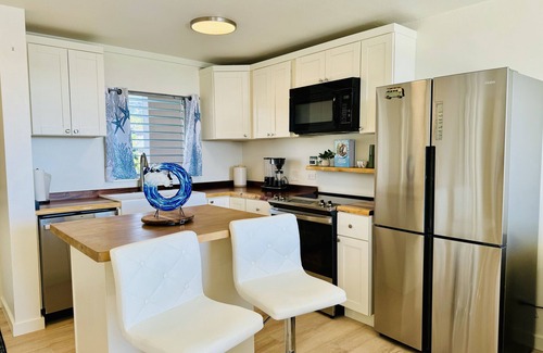 Historic Kailua Village Condo | Island Glow Kailua Village, AC and ocean views in the heart of Kailua Kona