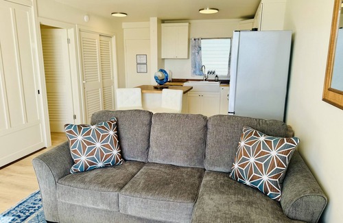 Historic Kailua Village Condo | Island Glow Kailua Village, AC and ocean views in the heart of Kailua Kona