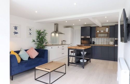 Layer Marney Cottage | ISLAND HOUSE, family friendly, with a garden in Mersea Island