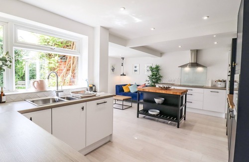 Layer Marney Cottage | ISLAND HOUSE, family friendly, with a garden in Mersea Island