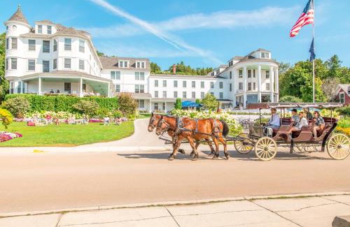 Mackinac Island Hotel | Island House Hotel