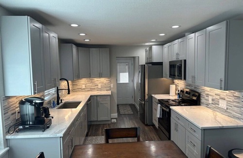 Dupont House | Island in the City - AWESOME 3 BR 2 BA 15 Min from DIA, DT, Anschutz