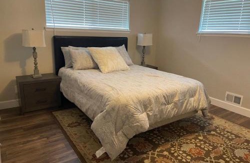 Dupont House | Island in the City - AWESOME 3 BR 2 BA 15 Min from DIA DT Anschutz