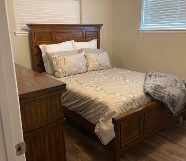 Dupont House | Island in the City - AWESOME 3 BR 2 BA 15 Min from DIA DT Anschutz