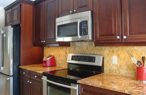 Central Beach House | Island Living, Within Walking Distance To Beach Restaraunts Shops Parks Marina