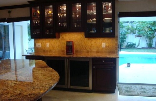 Central Beach House | Island Living, Within Walking Distance To Beach Restaraunts Shops Parks Marina