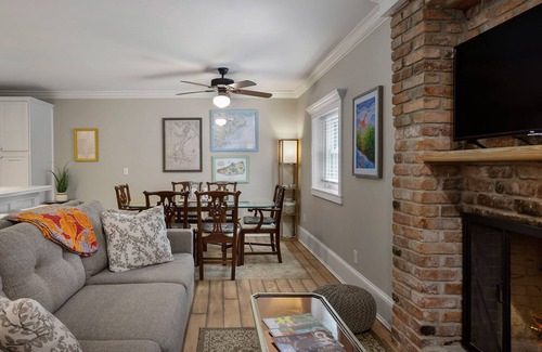 Hilton Head Apartment | ISLAND OASIS STEPS FROM BROAD CREEK
