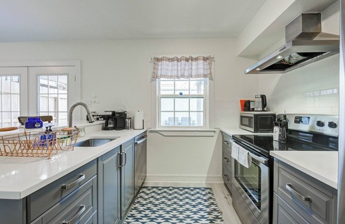 Galveston Condo | Island Pride Coastal Condo - Steps to the Beach!