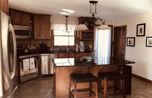 Portsmouth House | ISLAND RETREAT with all the comforts of home plus more