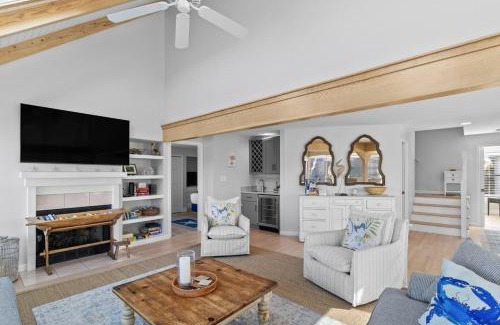 Litchfield by the Sea House | Island Serenity Lake View 3 Bedroom with Amenities