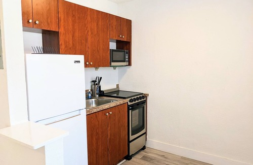 Deerfield Beach Apartment | Island Studio 108 w/Pool View 482 Feet to Beach