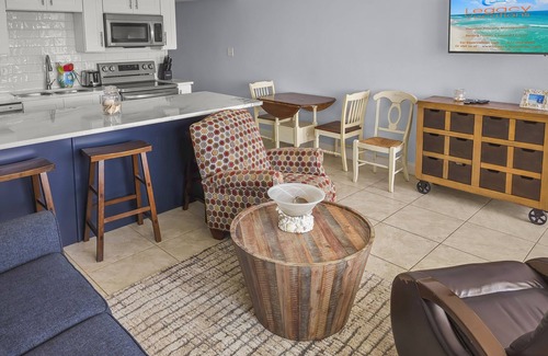 Fort Walton Beach Condo | Island Surf #8 * 1st Floor + Pool side + beachfront + beach service!
