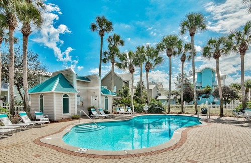 Crystal Shores House | ISLAND TIME-DISCOUNTED 30%-BEACH SERVICE