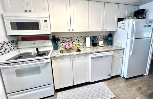 Myrtle Beach Condo | 💎ISLAND TIME Dolphin Shack; Gorgeous Direct Oceanfront Balcony King Luxury Bed