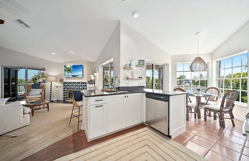 Murex Lakes House | Island time.walk to beach, heated pool, wide water views. Pet friendly!