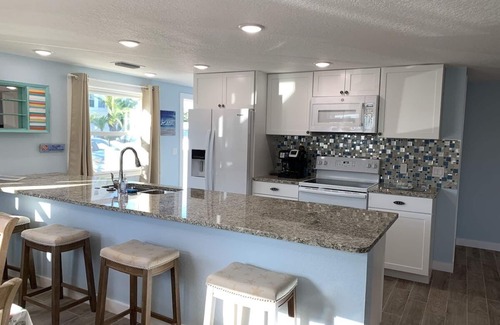 Holmes Beach House | Island Vibe 5: Close to Beach with Private Heated Pool