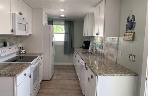 Holmes Beach House | Island Vibe 6: Close to Beach with Private Heated Pool