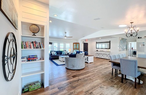 Melbourne Beach House | Island Vibes Beach House~ 4 min. Walk 2 Beach Heated Pool King Beds